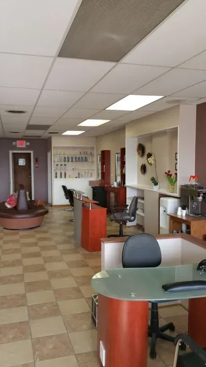 https://cdn.salonspotlight.com/photos/deBk0hjtwwxovGGWELEv/0a84e941-0f8a-4e62-babd-117bbea0b9e8_720x720
