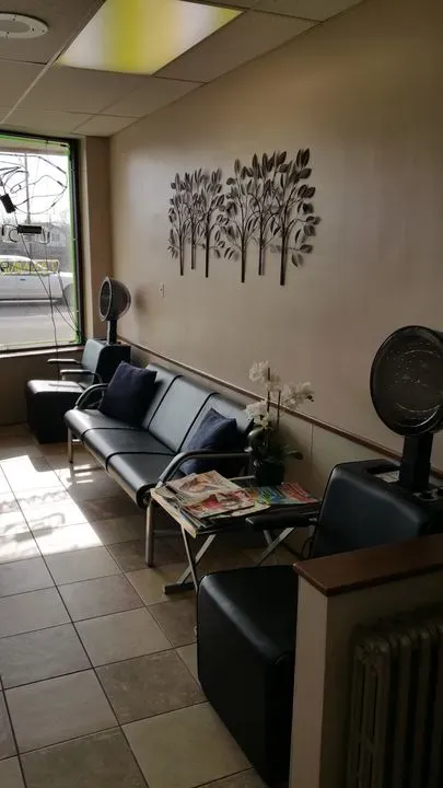 https://cdn.salonspotlight.com/photos/deBk0hjtwwxovGGWELEv/6af80108-26f4-49b1-a8e4-f8e53d1e3076_720x720