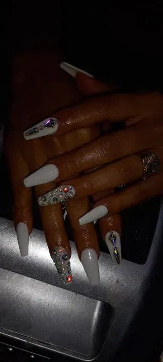 https://cdn.salonspotlight.com/photos/deWwfWX5R28ZHuEp0Wvw/e4e108f5-b1a7-4db8-b4dd-4a6d9ff4b01f_720x720