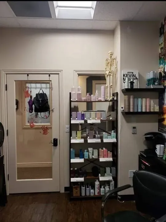 https://cdn.salonspotlight.com/photos/df0CKxISru32TeN0Ehjr/b41c3b79-44e3-4eb8-a0d2-9e17a0fdd8e4_720x720