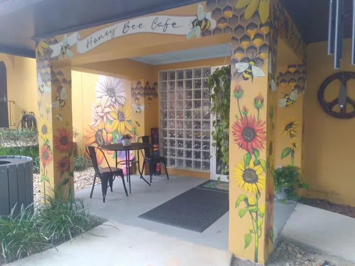 https://cdn.salonspotlight.com/photos/dfGOfc9tgyVwt2vGTOzh/7bd9ce1f-3254-4110-8806-ca9615973e86_720x720