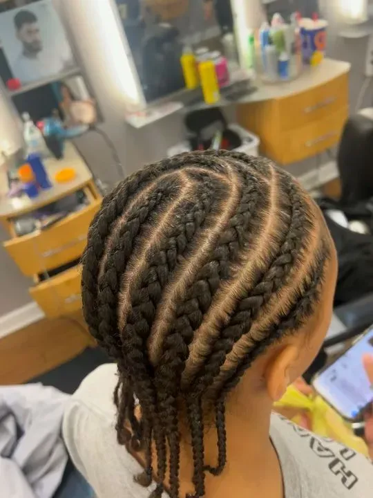 https://cdn.salonspotlight.com/photos/dgPepKJQ0OMs25NuNlgt/e1e1009d-1594-45aa-9c30-98382ef97875_720x720