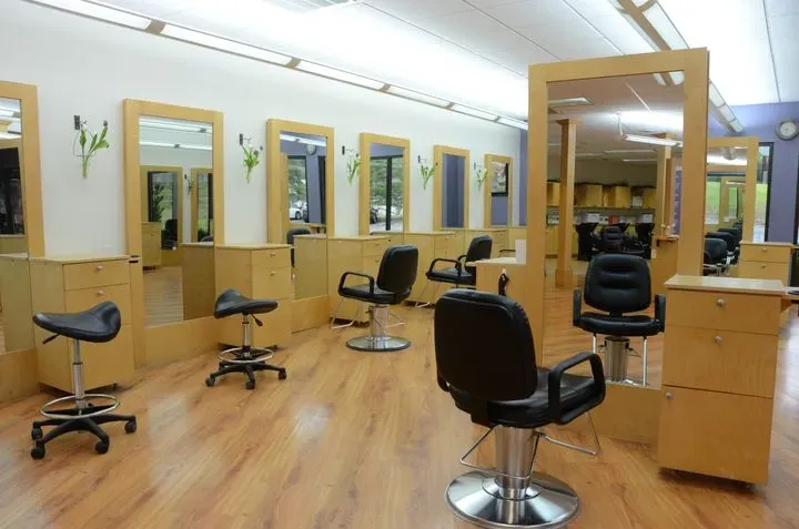 https://cdn.salonspotlight.com/photos/dgu806xEI4tUmgm0fZT5/c108efe5-f705-4be1-a9b3-dcc3c0b288db_720x720