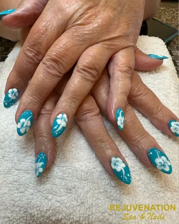 https://cdn.salonspotlight.com/photos/dj7prZjqGuBA7pOJ5l9W/f37f14d1-b166-4178-941b-f2c00036d44e_720x720