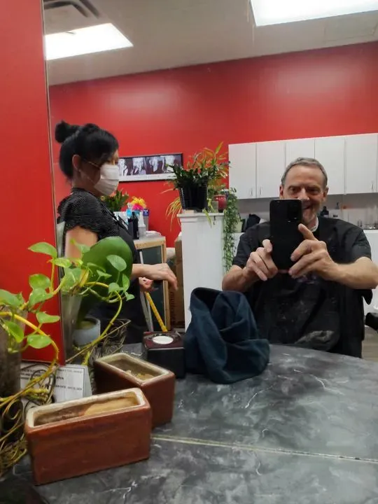 https://cdn.salonspotlight.com/photos/djIAHLX2fN3ptKIaFEMw/5f257c9d-a100-4f8f-a5bf-7f8a085d7d9c_720x720