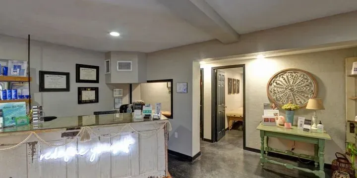 https://cdn.salonspotlight.com/photos/djduMhCK2CzDGnrwOuuc/5e75293c-34af-44ff-9c87-f433af1c6060_720x720