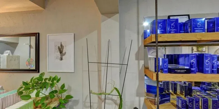 https://cdn.salonspotlight.com/photos/djduMhCK2CzDGnrwOuuc/5f4112ff-e220-4880-b1ff-bbd54c663dcc_720x720