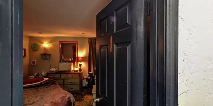 https://cdn.salonspotlight.com/photos/djduMhCK2CzDGnrwOuuc/e49e1e8a-3138-43c7-8b51-f0a2474638ea_720x720