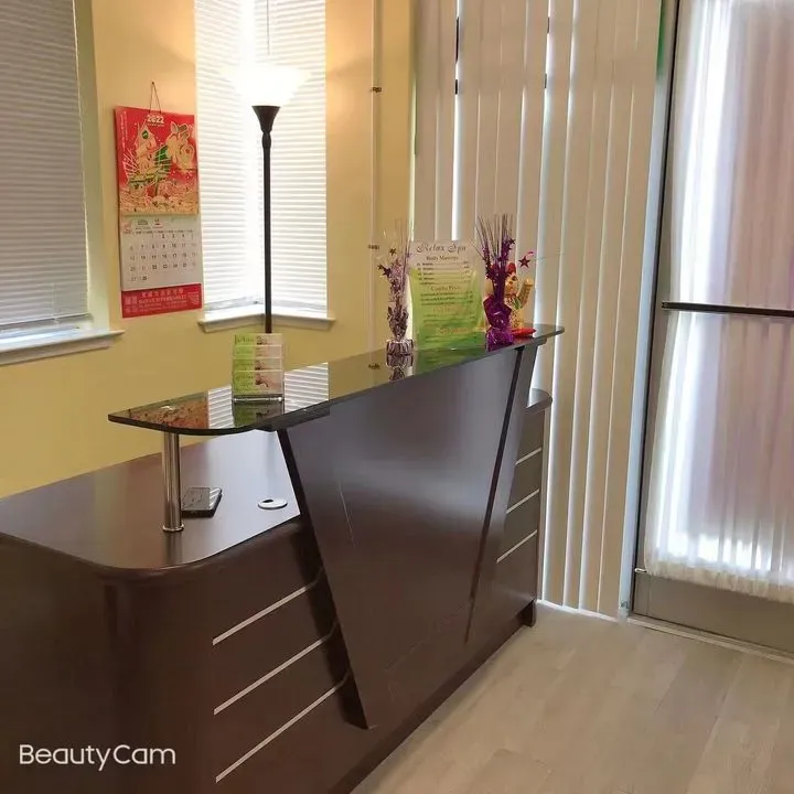 https://cdn.salonspotlight.com/photos/dl0gqN9qelvjYMYQW7Ip/fdc30d32-eda0-4406-8af6-6adbc014d469_720x720
