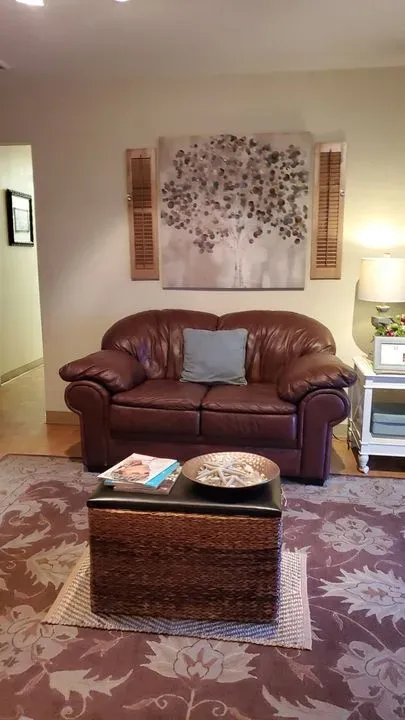 https://cdn.salonspotlight.com/photos/dm96v5zXcWHOgU4l4sXr/08159e80-11e4-4216-ba9b-2a841c8ef8ab_720x720