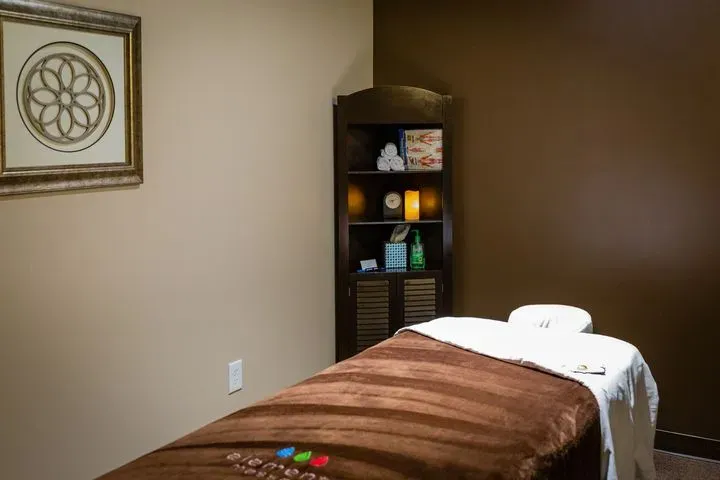 https://cdn.salonspotlight.com/photos/dnMVFwcrZXAvKcc7Whcm/3889299d-d742-44f5-92c7-245d2125f4f9_720x720