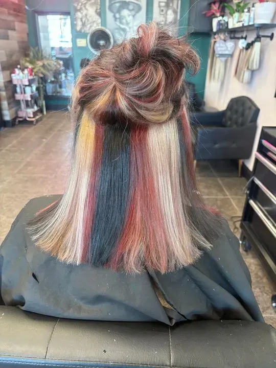 https://cdn.salonspotlight.com/photos/dnw9EZRd42ZIi6EeqGWY/2057f8c8-5dc2-489b-b59a-fec1ec0ab277_720x720