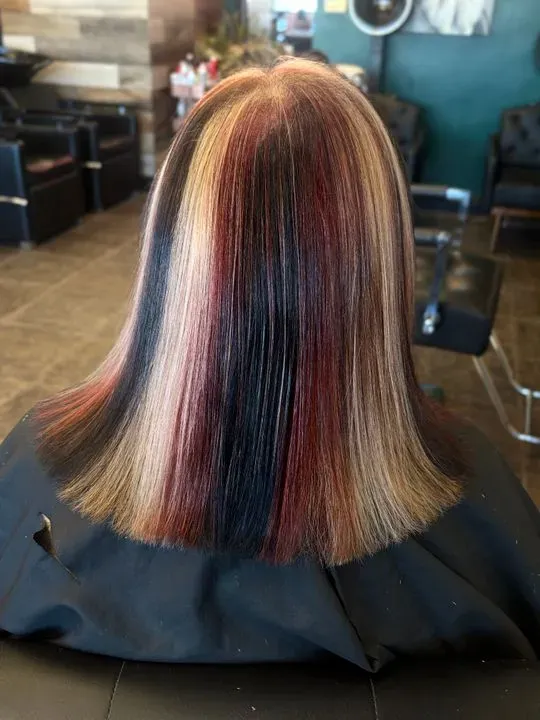 https://cdn.salonspotlight.com/photos/dnw9EZRd42ZIi6EeqGWY/a244a842-9a34-4a04-9185-15747218961e_720x720