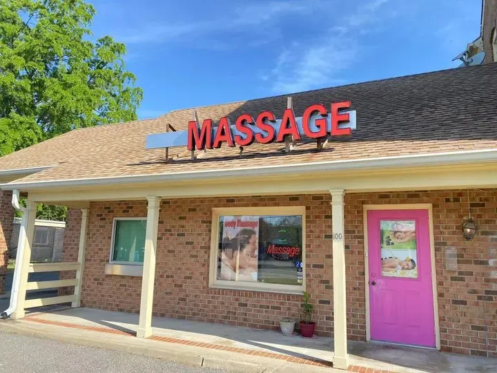 https://cdn.salonspotlight.com/photos/doSWOeDuLNLl371Hv1c8/2bd29c90-e1dd-4d08-a298-00487de4e519_720x720
