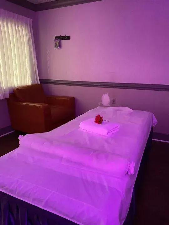 https://cdn.salonspotlight.com/photos/doSWOeDuLNLl371Hv1c8/a17d371d-63e8-45eb-a476-6adc76c5f258_720x720