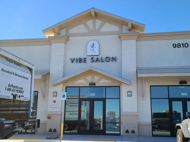 https://cdn.salonspotlight.com/photos/dqEVIUWwu2jc67DWNBoG/5b219043-2cc8-43b2-8cde-1a39a4fa76c0_720x720