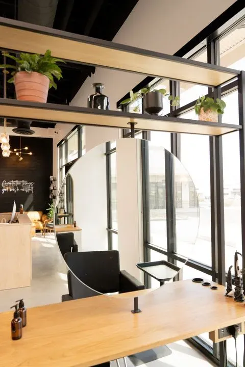 https://cdn.salonspotlight.com/photos/dqEVIUWwu2jc67DWNBoG/6a0cfefc-9ad0-45b4-b57b-f2019a9542fa_720x720