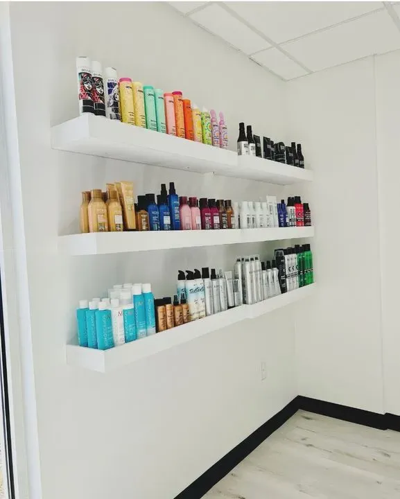 https://cdn.salonspotlight.com/photos/dr61CsYzNRioCxKYtFlU/b678dd17-93d3-4c3b-9cea-60607132511a_720x720