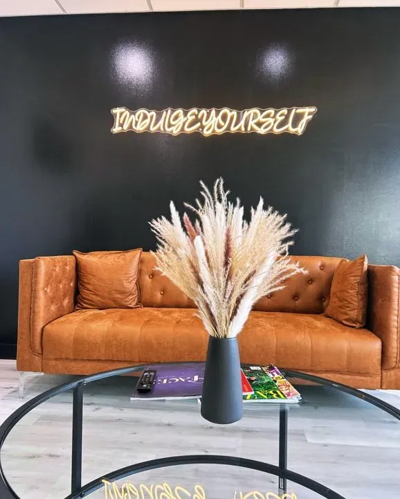 https://cdn.salonspotlight.com/photos/dr61CsYzNRioCxKYtFlU/e2c375ce-2366-4b87-b8c7-a8398b02ccc0_720x720