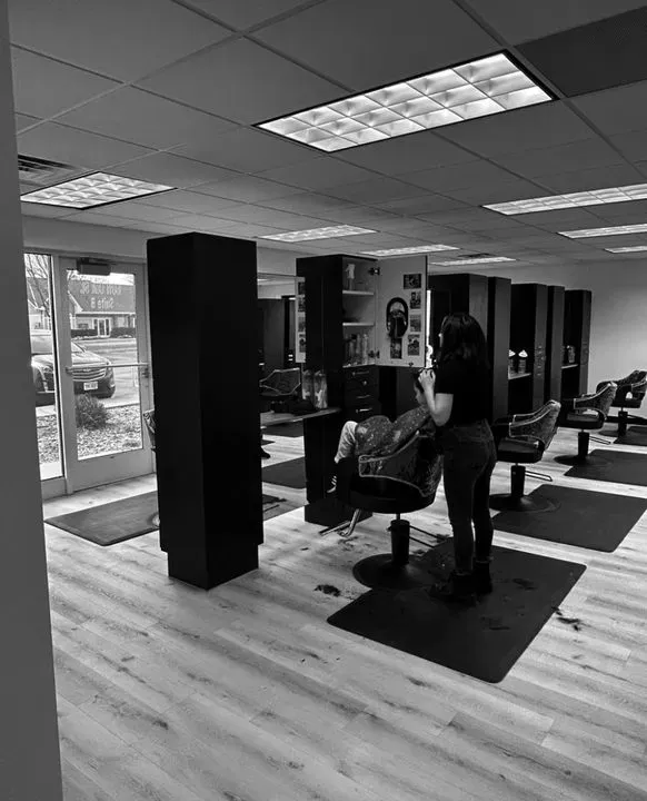 https://cdn.salonspotlight.com/photos/dr61CsYzNRioCxKYtFlU/eb88f7be-d9df-48f5-aa24-2d200b7e4067_720x720