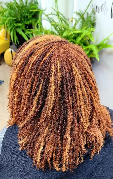 https://cdn.salonspotlight.com/photos/drGI5DRFhopvHLMVmQq1/0616570d-b248-49c3-974f-0a7dc163c814_720x720