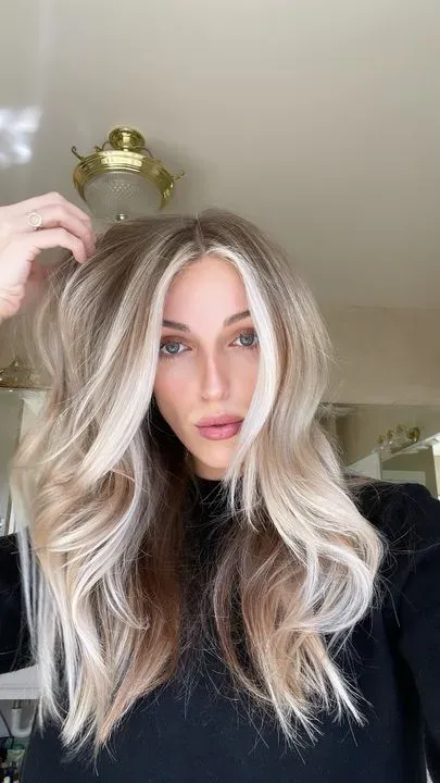 https://cdn.salonspotlight.com/photos/drGXWOhsoExkTsSCPrlL/cae3134f-fb1a-4b91-8480-608322ed9533_720x720