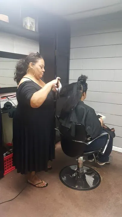 https://cdn.salonspotlight.com/photos/dromYFzqnzDfWYanIBG6/45d2bf00-ebb8-4a0b-9350-9850d08a6423_720x720