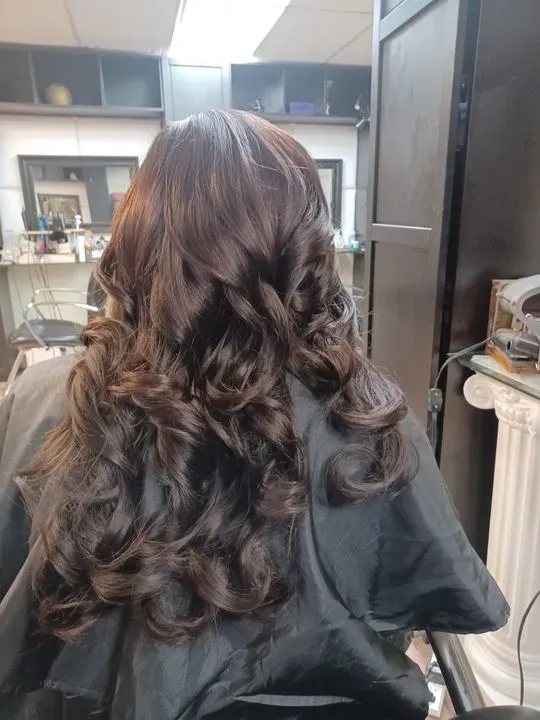 https://cdn.salonspotlight.com/photos/dromYFzqnzDfWYanIBG6/8efbc8b5-b303-42de-9477-b5e1234256ac_720x720