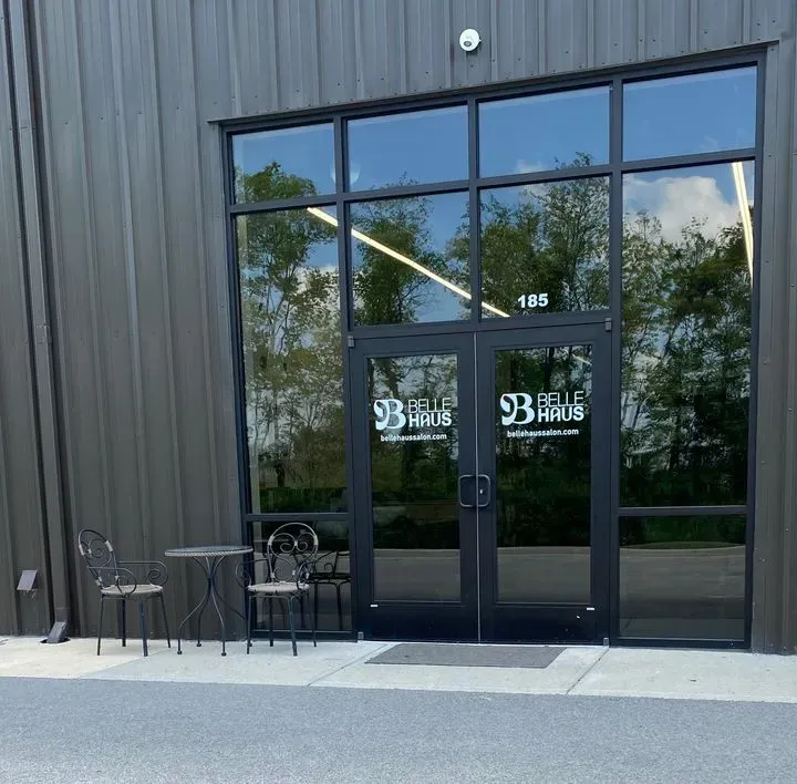 https://cdn.salonspotlight.com/photos/dsPvQAQsKIRyMv5sDeBl/4da84235-76f1-4e81-8c95-5f64df97c65a_720x720