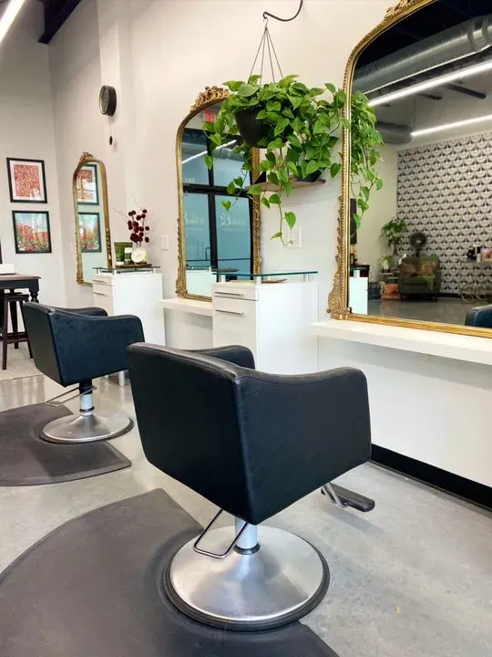 https://cdn.salonspotlight.com/photos/dsPvQAQsKIRyMv5sDeBl/984e1f1a-d90d-4900-8347-976c4375f81d_720x720