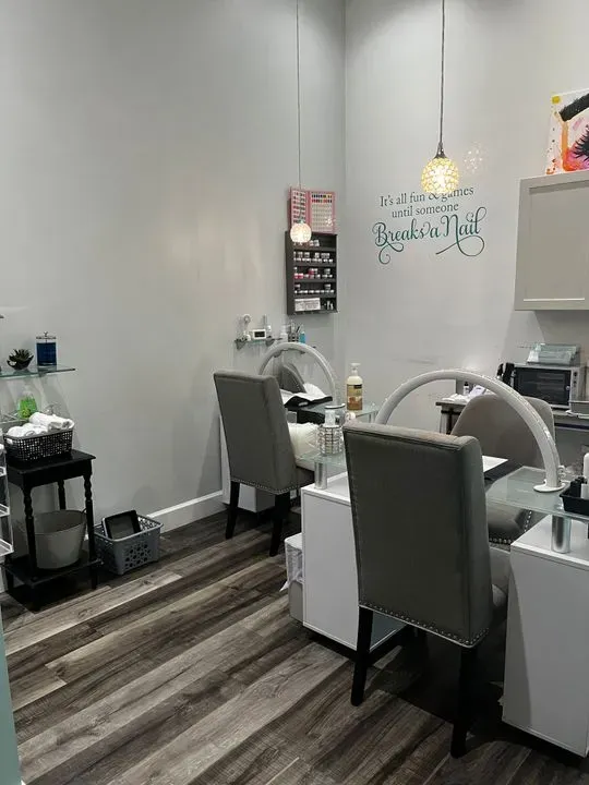 https://cdn.salonspotlight.com/photos/dswSzCGGHlagshcCiwJO/6e6ab732-491a-403e-a3e0-247540081136_720x720