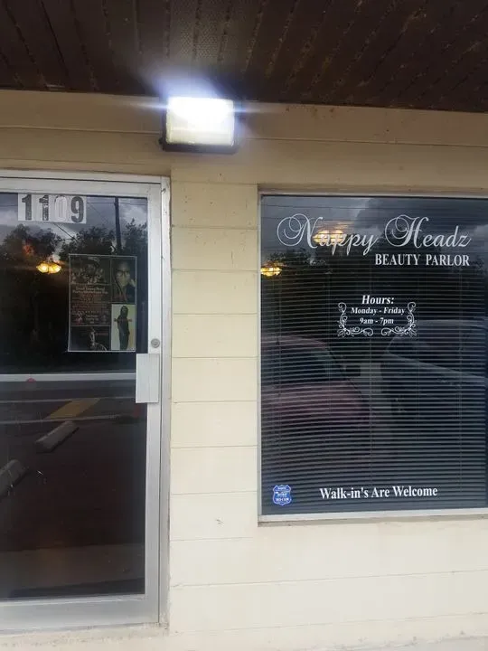 https://cdn.salonspotlight.com/photos/dt9iGFZqDxXoA0sZILhF/293945a7-5774-4c24-93eb-7882cf177888_720x720