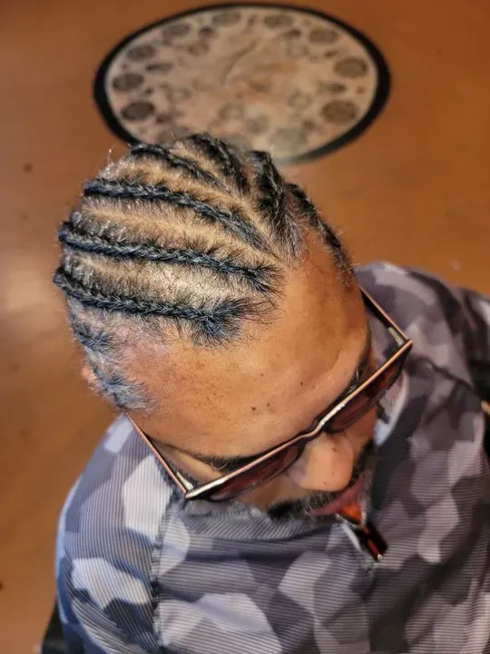 https://cdn.salonspotlight.com/photos/dt9iGFZqDxXoA0sZILhF/3ef102dd-83d8-4888-a5e2-e1633de822df_720x720