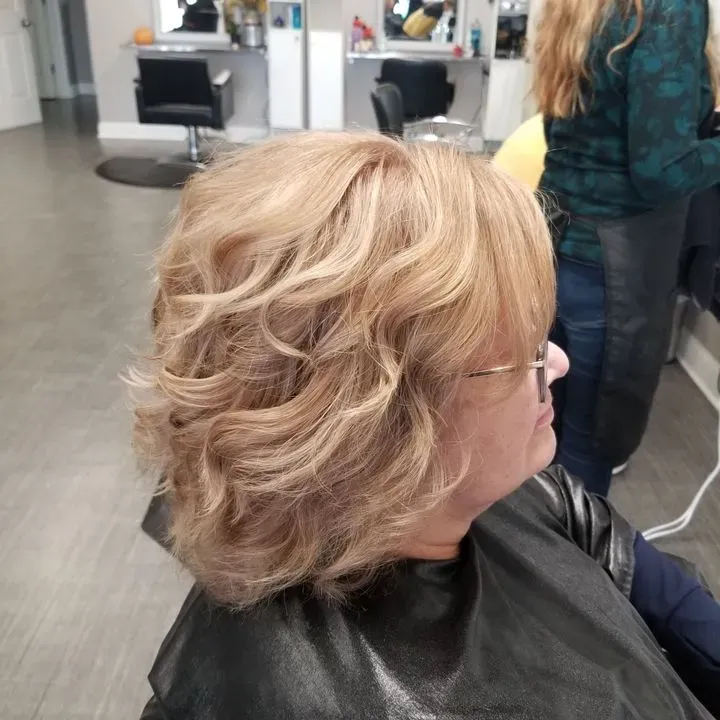 https://cdn.salonspotlight.com/photos/duFabUX2OT5JBT9zQvEi/0513fb2c-0932-4ff6-ad3f-6e1df2526223_720x720