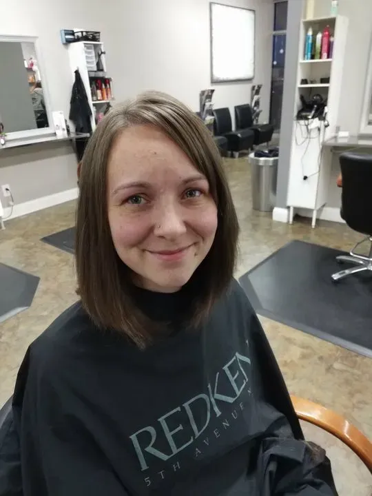 https://cdn.salonspotlight.com/photos/duFabUX2OT5JBT9zQvEi/3eb32106-22df-4f77-a0fe-4d1d7e113a21_720x720