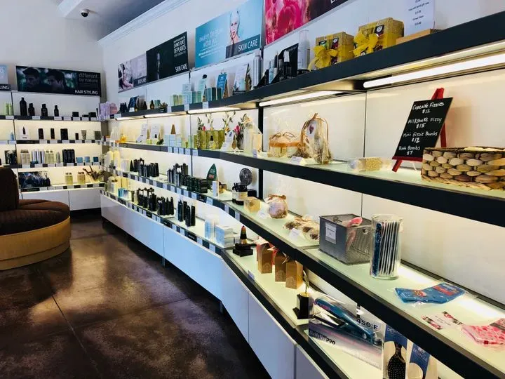 https://cdn.salonspotlight.com/photos/duOZkl9sW9P67gC8gLFh/47ba0749-aad5-42be-b584-04da898ee567_720x720