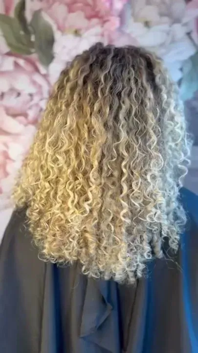 https://cdn.salonspotlight.com/photos/duYx6lvfWXK2yXtiauc4/1947d827-3925-4155-8913-42aaf35dba47_720x720
