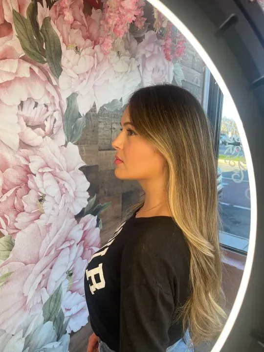 https://cdn.salonspotlight.com/photos/duYx6lvfWXK2yXtiauc4/3e5a8aab-b24f-48a2-940f-851764e69c27_720x720
