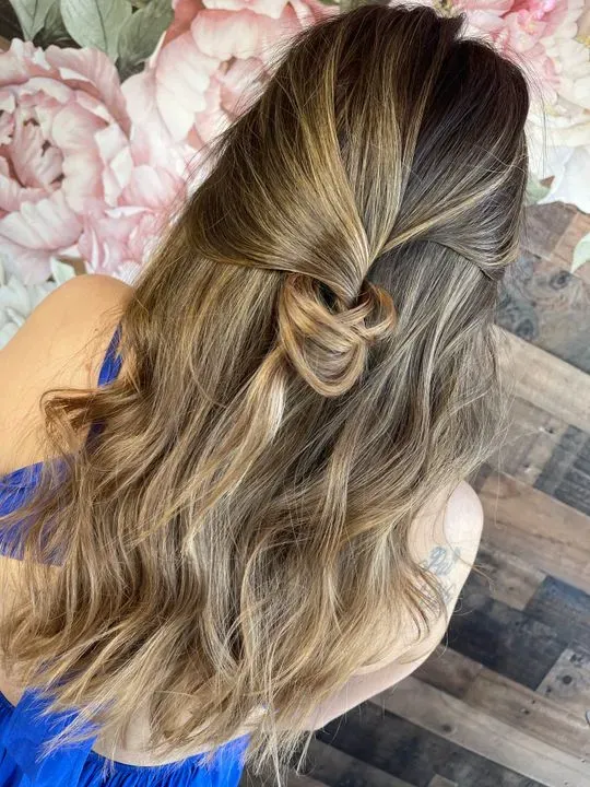 https://cdn.salonspotlight.com/photos/duYx6lvfWXK2yXtiauc4/e9cfde7a-9b2a-4358-b239-a8961047f55c_720x720
