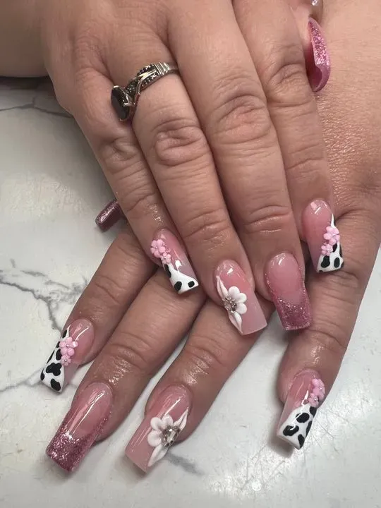 https://cdn.salonspotlight.com/photos/dvH9Pj2ik4OZ7MfjIjX5/d3c23a93-ea79-44f1-9f4e-99041bb59fa3_720x720
