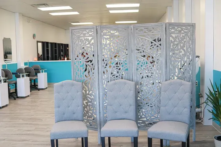 https://cdn.salonspotlight.com/photos/dvj0hfedhlreMSc0Mdc9/886ad280-bbf2-4900-b3e9-45e9f3c18c1e_720x720