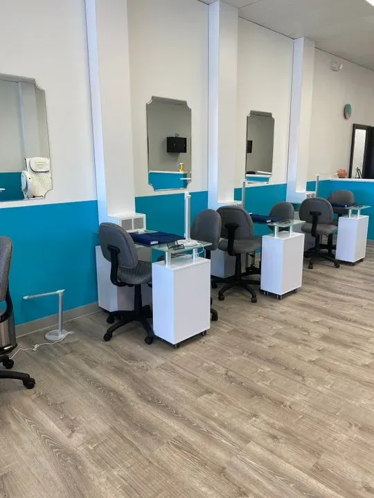 https://cdn.salonspotlight.com/photos/dvj0hfedhlreMSc0Mdc9/9246279b-c992-491c-8b3d-b957ca0bbe66_720x720