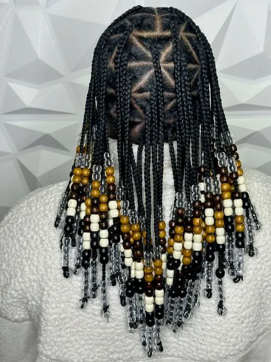 https://cdn.salonspotlight.com/photos/dvvbeNkxp9MngvG3qt3T/1c11eb10-b2f6-4e05-8064-7f2c1bc4a65b_720x720