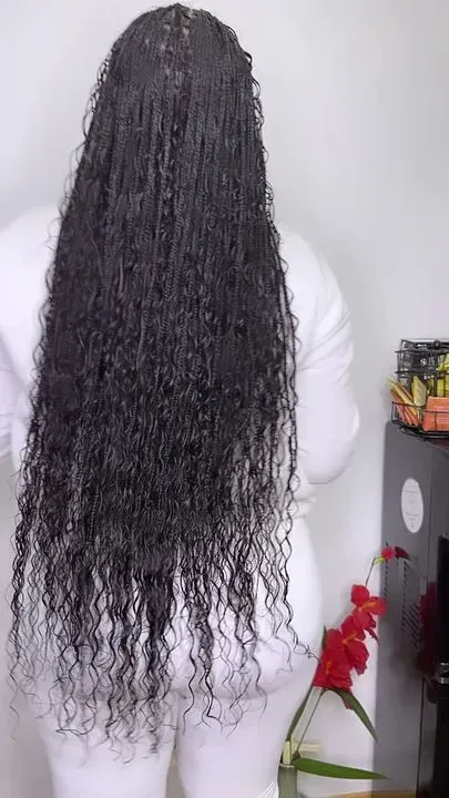 https://cdn.salonspotlight.com/photos/dvvbeNkxp9MngvG3qt3T/7e43e5b4-8fda-4291-9e8a-eebe2897d97d_720x720