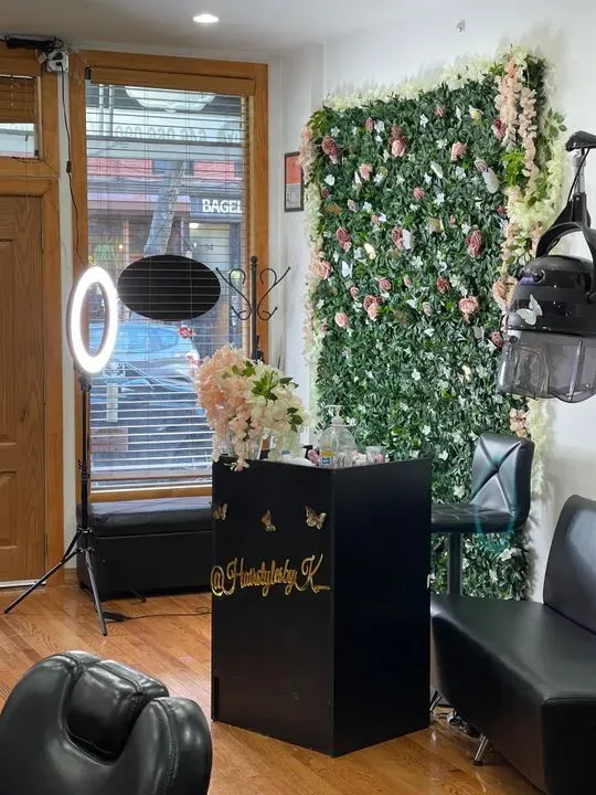 https://cdn.salonspotlight.com/photos/dvvbeNkxp9MngvG3qt3T/9471b4b7-21fc-45c2-bfe5-cf25bfb529e8_720x720