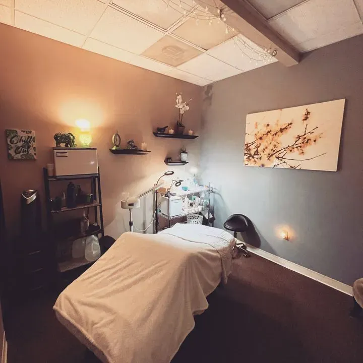 https://cdn.salonspotlight.com/photos/dwBTn41yX16m6JtafTz4/adac4cad-7078-4edc-b00e-602e799aff3e_720x720