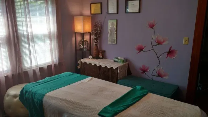 https://cdn.salonspotlight.com/photos/dwfMVbwK2XTqPPuESosS/a2a1c1da-a326-48c0-a422-652144407b8b_720x720