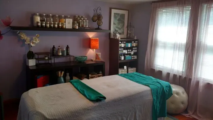 https://cdn.salonspotlight.com/photos/dwfMVbwK2XTqPPuESosS/cfc73f1a-9029-47f2-bf11-3151b8079c74_720x720