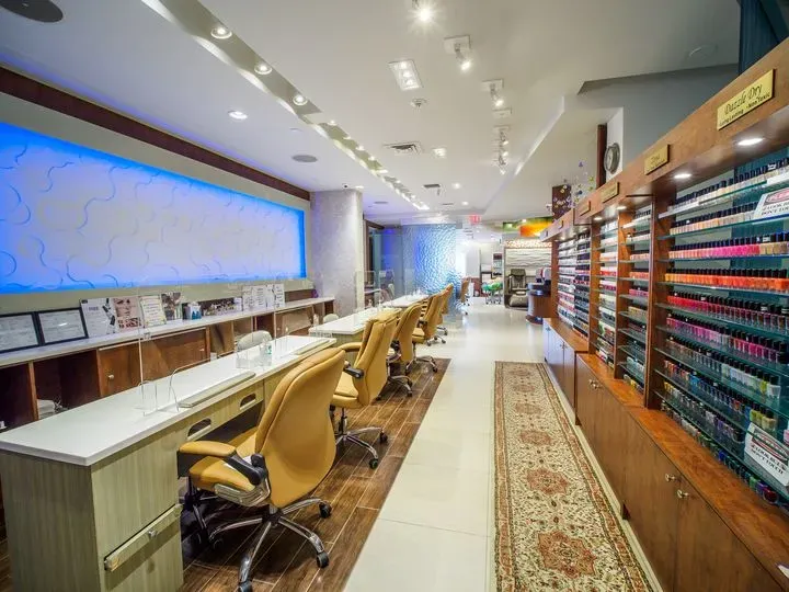 https://cdn.salonspotlight.com/photos/dxJGieP6Q26z4DYXye5k/02c44a13-552a-476b-b789-c20604da591f_720x720