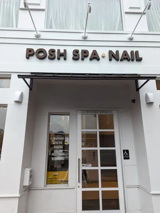 https://cdn.salonspotlight.com/photos/dxJGieP6Q26z4DYXye5k/fca3c51f-7d2a-4146-bfa1-58d44d7426f6_720x720